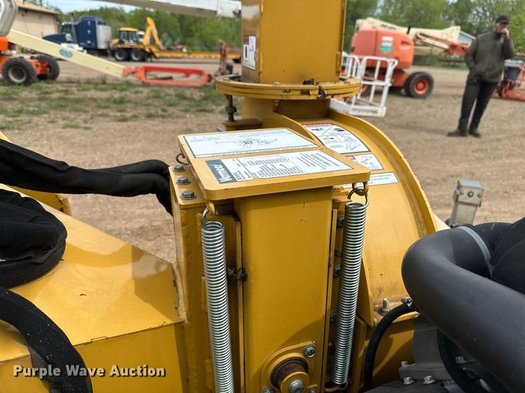 image for item EB2576 2010 Vermeer BC600XL wood chipper