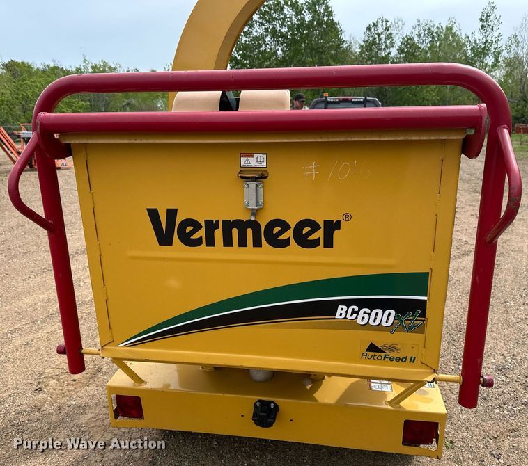 image for item EB2576 2010 Vermeer BC600XL wood chipper