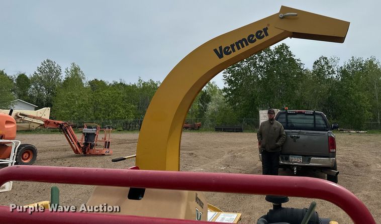 image for item EB2576 2010 Vermeer BC600XL wood chipper