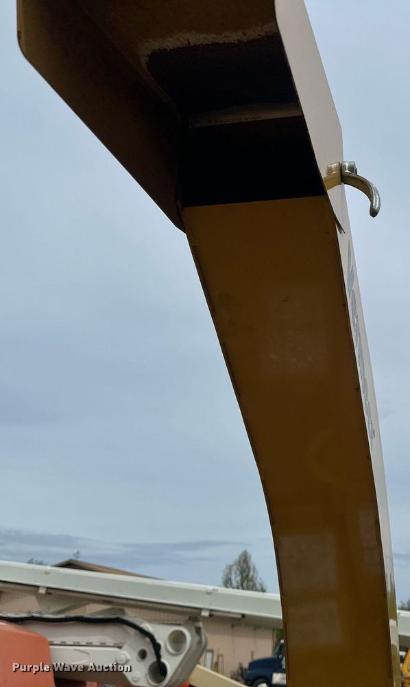 image for item EB2576 2010 Vermeer BC600XL wood chipper