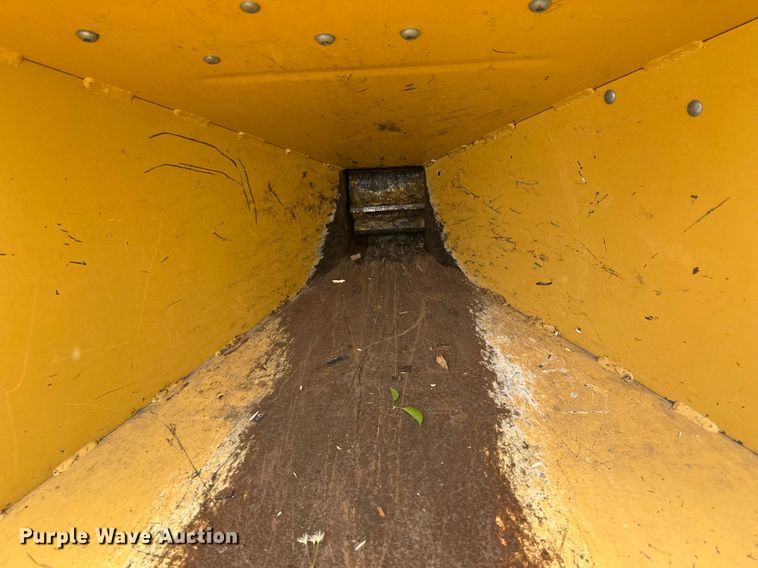 image for item EB2576 2010 Vermeer BC600XL wood chipper