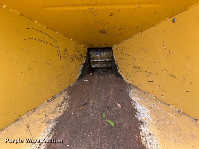 image for item EB2576 2010 Vermeer BC600XL wood chipper