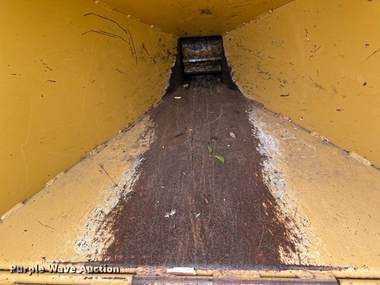 image for item EB2576 2010 Vermeer BC600XL wood chipper