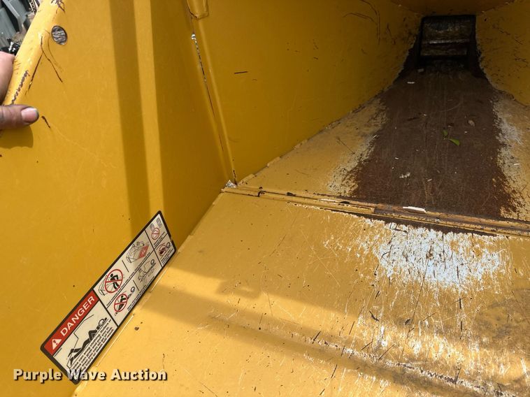 image for item EB2576 2010 Vermeer BC600XL wood chipper