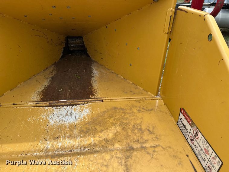 image for item EB2576 2010 Vermeer BC600XL wood chipper