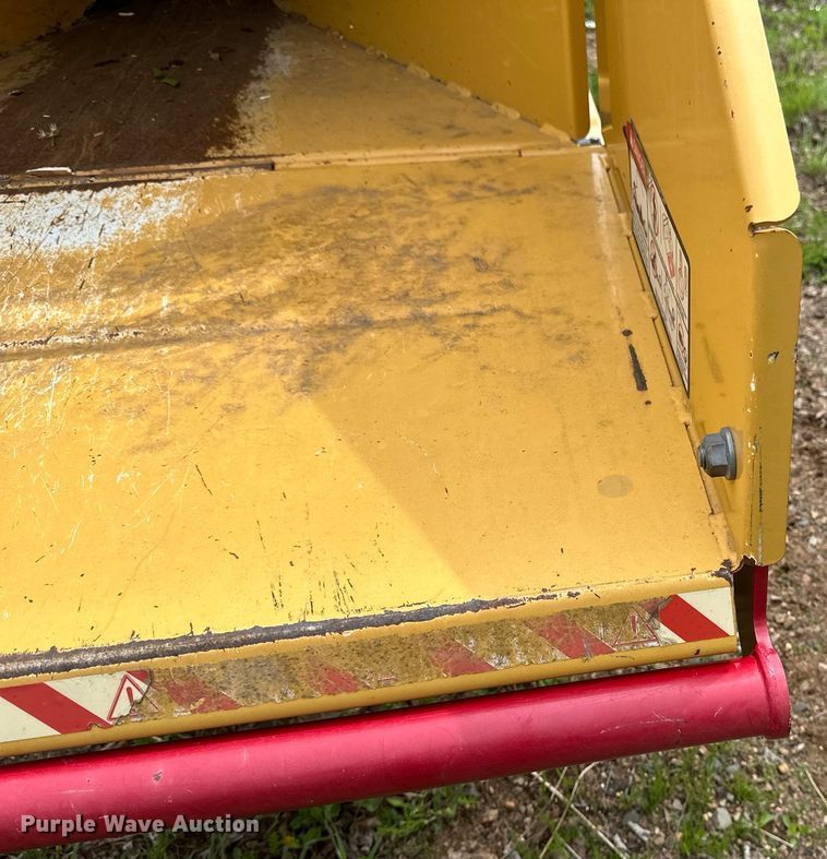 image for item EB2576 2010 Vermeer BC600XL wood chipper