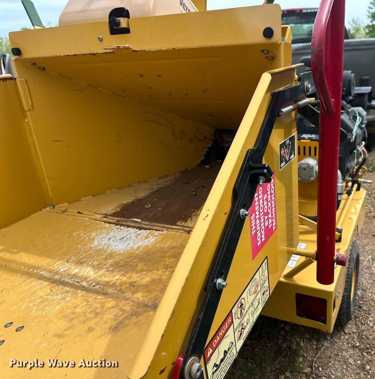 image for item EB2576 2010 Vermeer BC600XL wood chipper