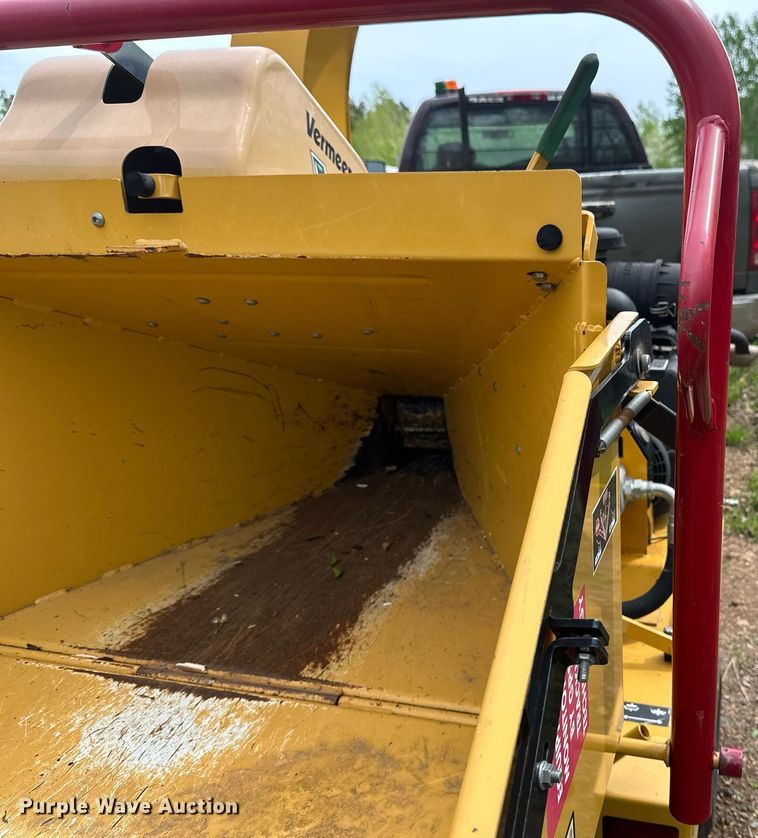 image for item EB2576 2010 Vermeer BC600XL wood chipper