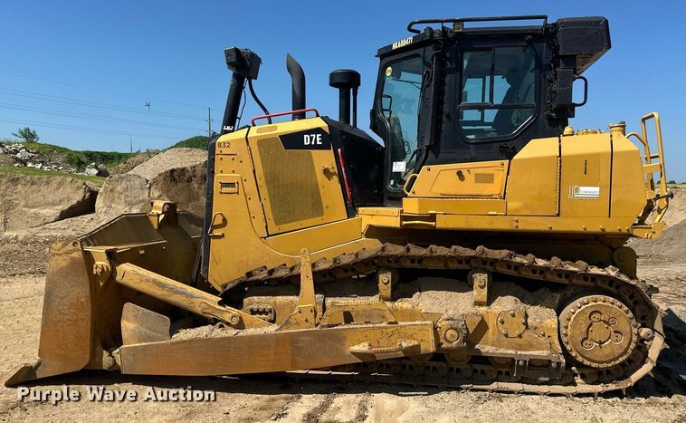 image for item EB2587 2016 Caterpillar D7E dozer