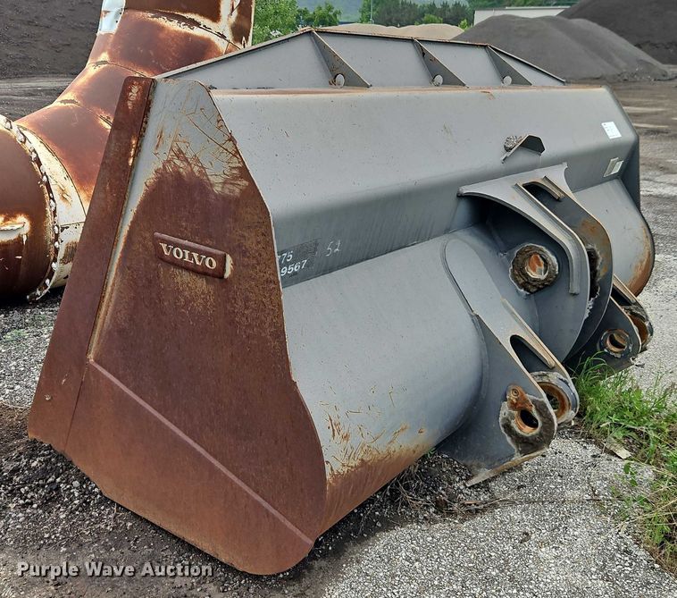 image for item EB8075 2015 Volvo 84775 wheel loader bucket