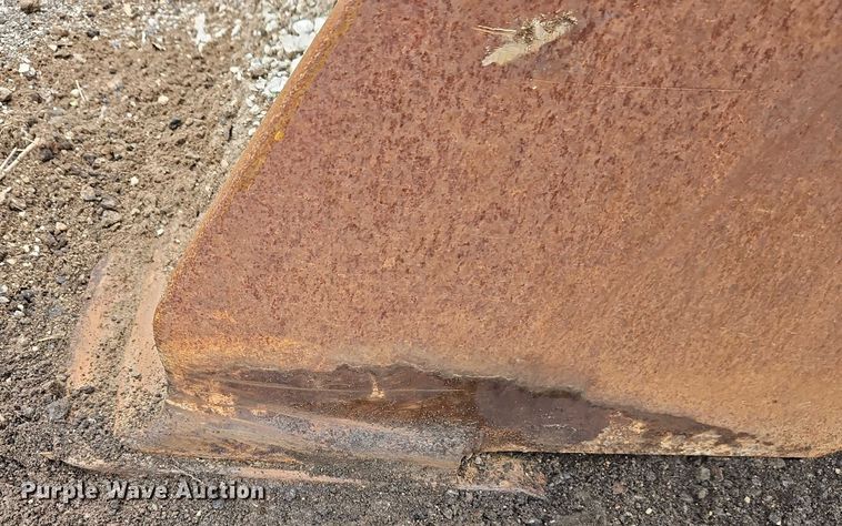 image for item EB8075 2015 Volvo 84775 wheel loader bucket