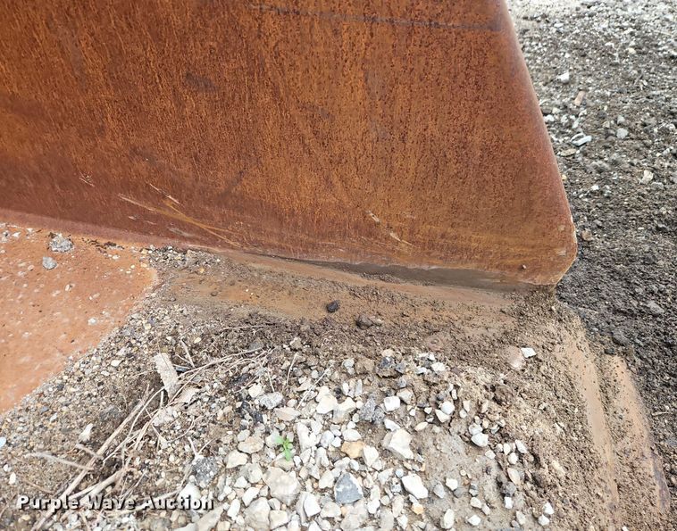 image for item EB8075 2015 Volvo 84775 wheel loader bucket