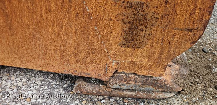 image for item EB8075 2015 Volvo 84775 wheel loader bucket