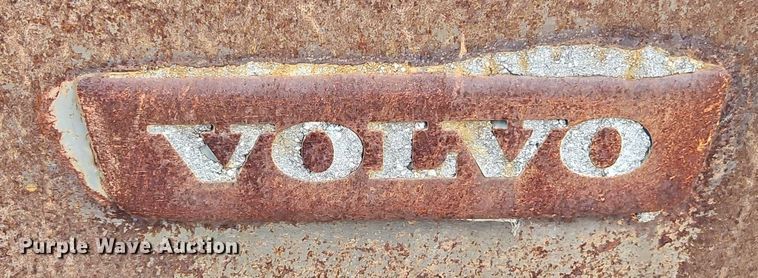 image for item EB8075 2015 Volvo 84775 wheel loader bucket