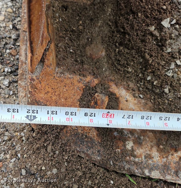 image for item EB8075 2015 Volvo 84775 wheel loader bucket