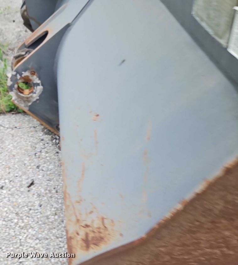 image for item EB8075 2015 Volvo 84775 wheel loader bucket