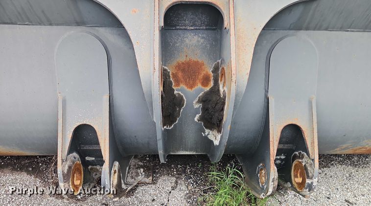 image for item EB8075 2015 Volvo 84775 wheel loader bucket