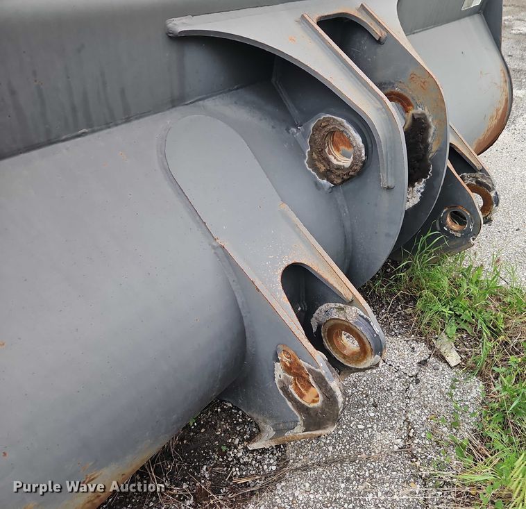 image for item EB8075 2015 Volvo 84775 wheel loader bucket