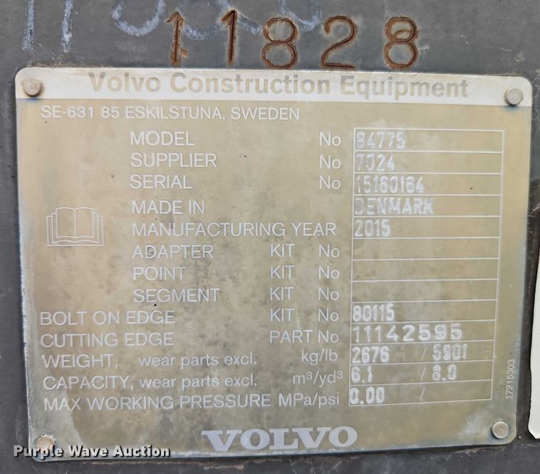 image for item EB8075 2015 Volvo 84775 wheel loader bucket
