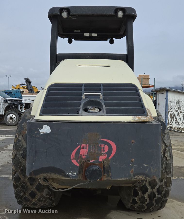 image for item EC0921 2004 Ingersoll Rand SD-122DX TF single drum vibratory roller