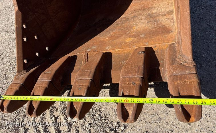 image for item EC1392 2019 Case CX250D excavator