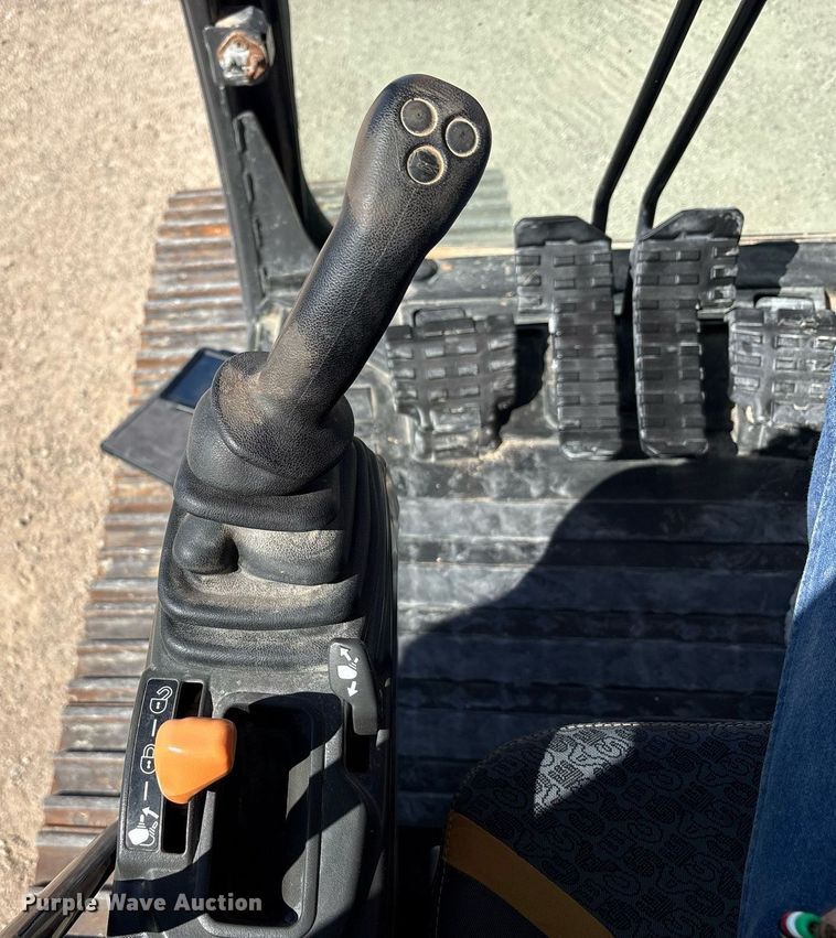 image for item EC1392 2019 Case CX250D excavator