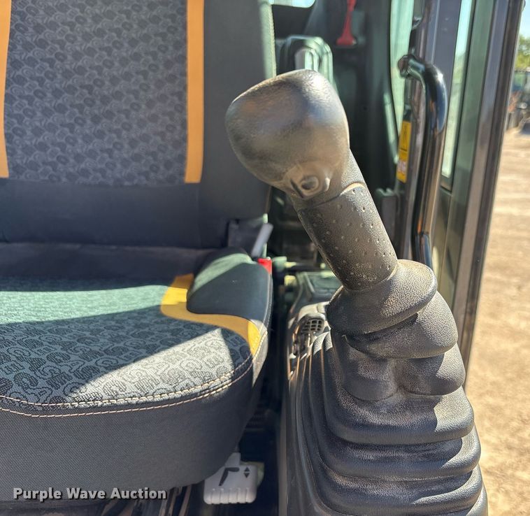 image for item EC1392 2019 Case CX250D excavator