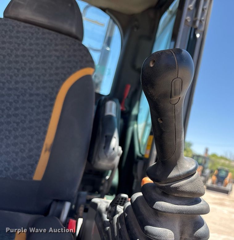 image for item EC1393 2019 Case CX210D excavator