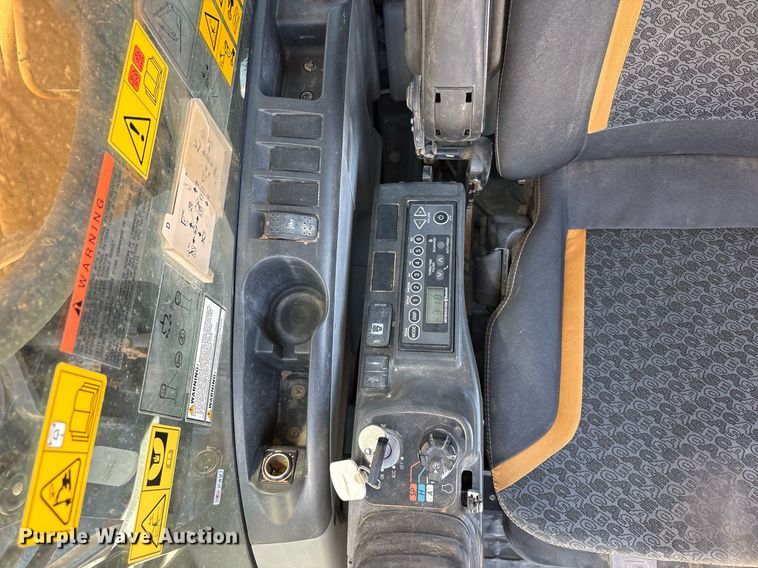 image for item EC1393 2019 Case CX210D excavator