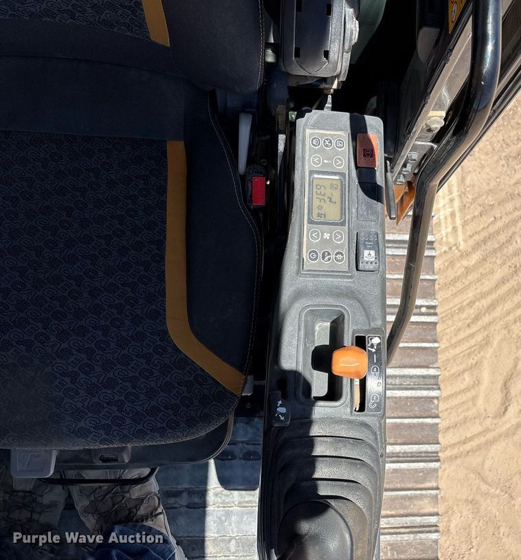 image for item EC1393 2019 Case CX210D excavator