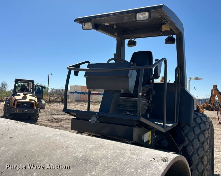 image for item EC1394 2018 Case SV 212D single drum vibratory roller