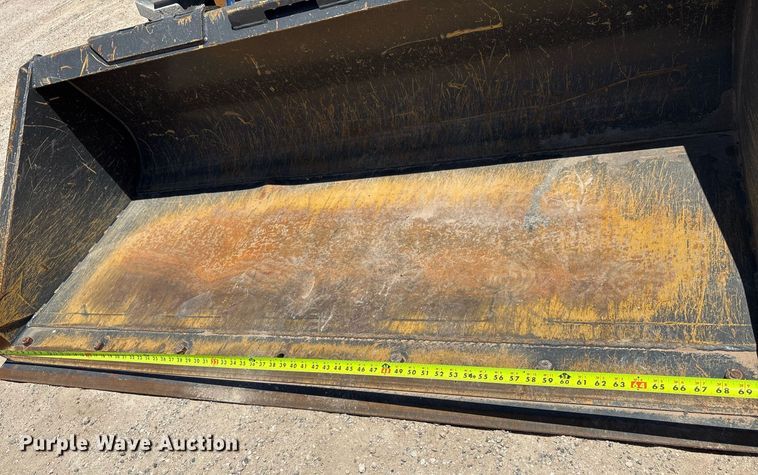 image for item EC1396 2019 Case SV340 skid steer loader