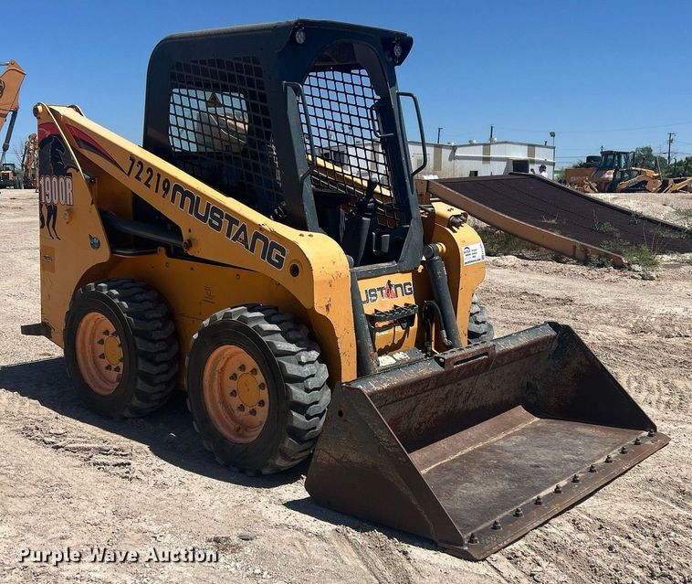 image for item EC1399 Mustang 1900R skid steer loader