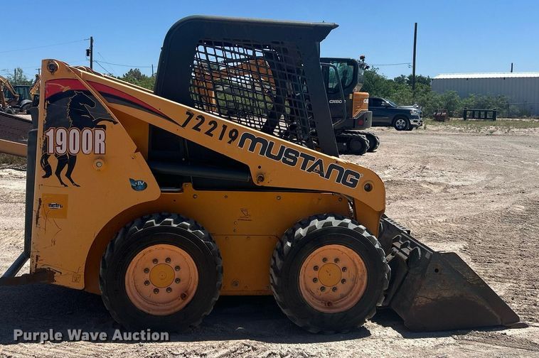 image for item EC1399 Mustang 1900R skid steer loader