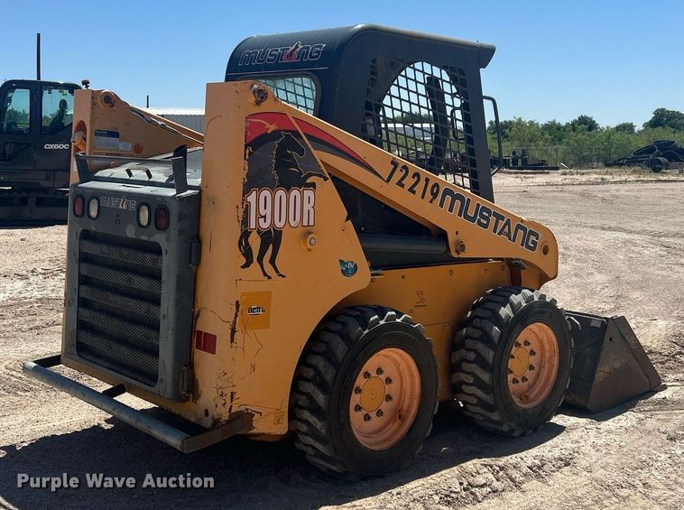 image for item EC1399 Mustang 1900R skid steer loader