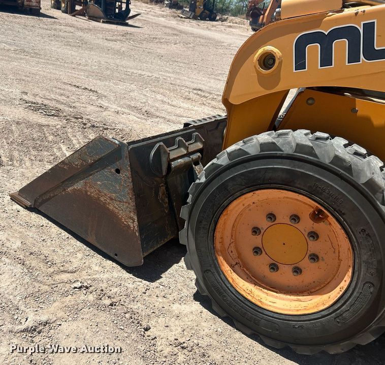 image for item EC1399 Mustang 1900R skid steer loader