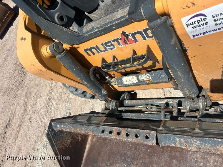 image for item EC1399 Mustang 1900R skid steer loader