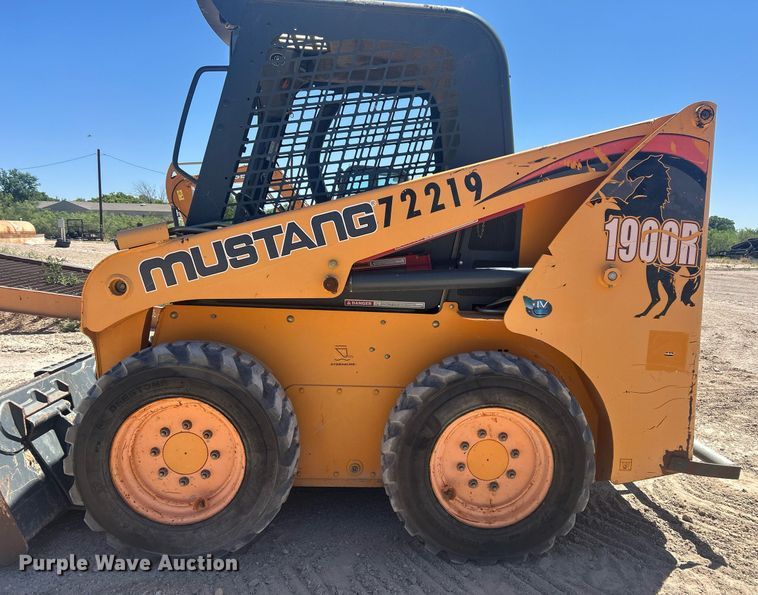image for item EC1399 Mustang 1900R skid steer loader