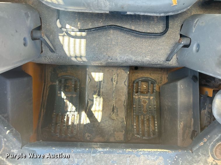 image for item EC1399 Mustang 1900R skid steer loader