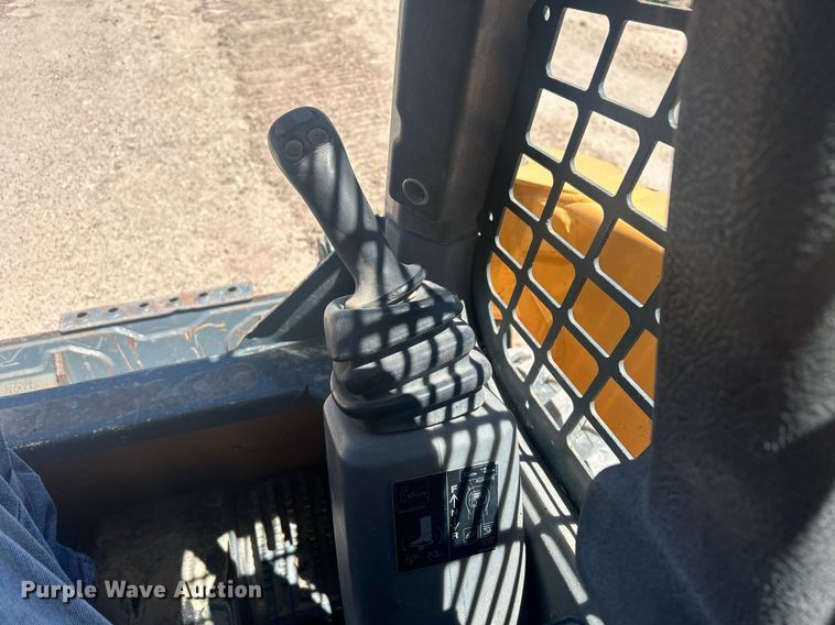 image for item EC1399 Mustang 1900R skid steer loader