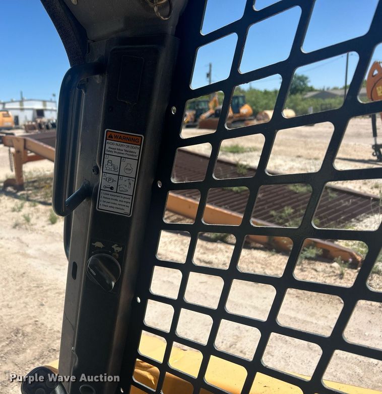 image for item EC1399 Mustang 1900R skid steer loader