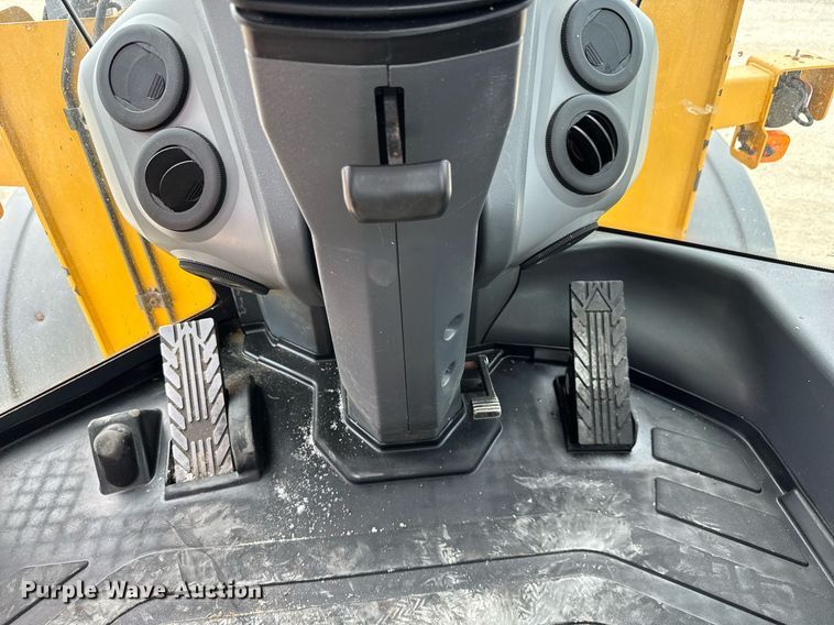 image for item EC3571 2019 John Deere 544L wheel loader