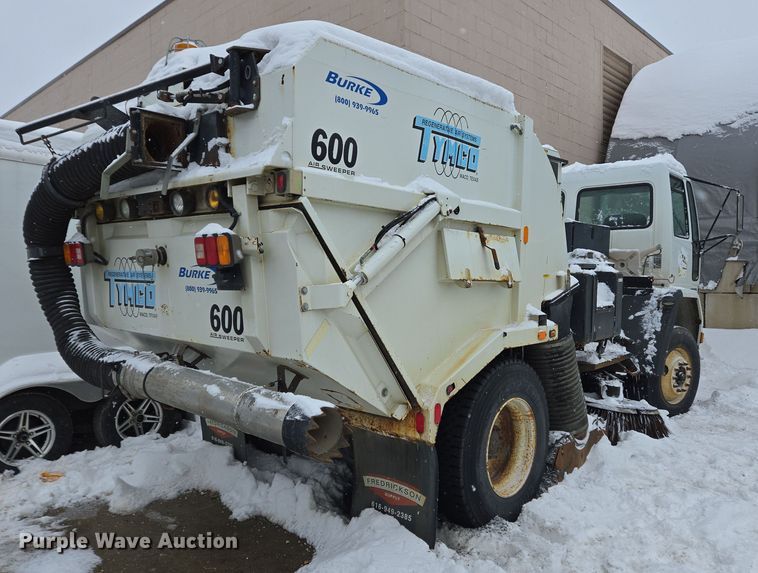 image for item EC4012 2003 Freightliner FC70 street sweeper truck