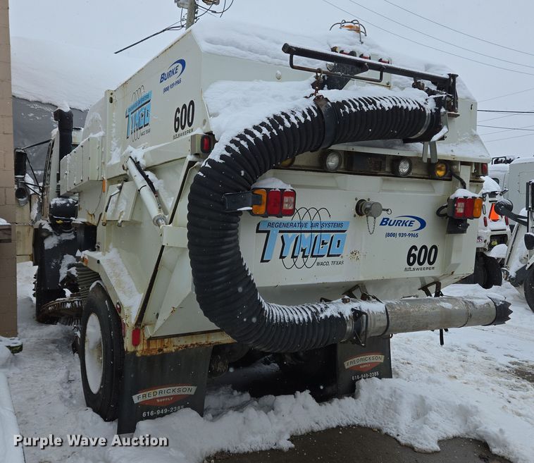 image for item EC4012 2003 Freightliner FC70 street sweeper truck