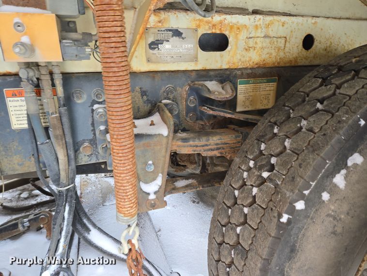 image for item EC4012 2003 Freightliner FC70 street sweeper truck