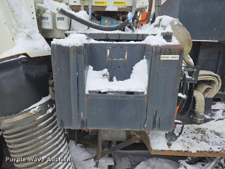 image for item EC4012 2003 Freightliner FC70 street sweeper truck