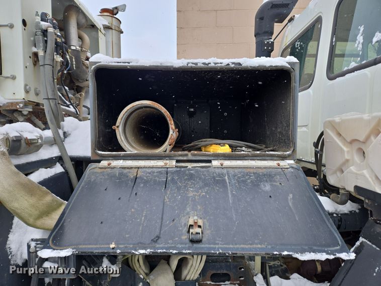 image for item EC4012 2003 Freightliner FC70 street sweeper truck