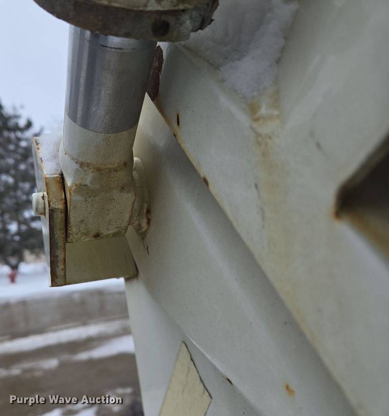 image for item EC4012 2003 Freightliner FC70 street sweeper truck