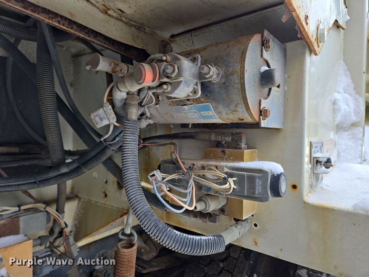 image for item EC4012 2003 Freightliner FC70 street sweeper truck