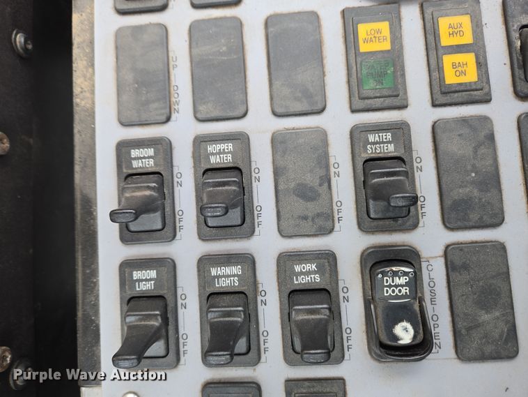 image for item EC4012 2003 Freightliner FC70 street sweeper truck